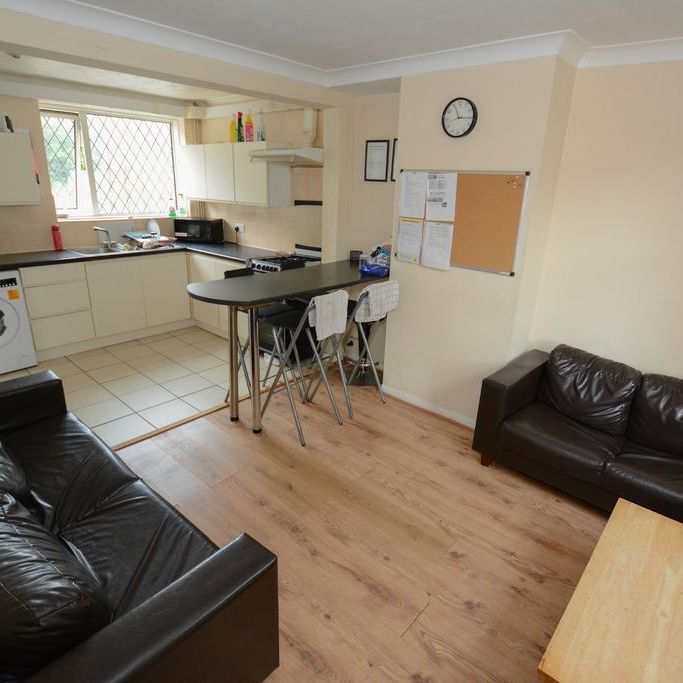 4 bedroom terraced house to rent - Photo 1