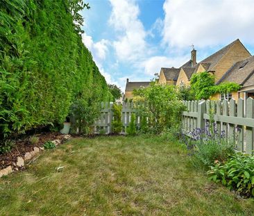 Charming two bedroom cottage in the heart of Stow-on-the-Wold. - Photo 3