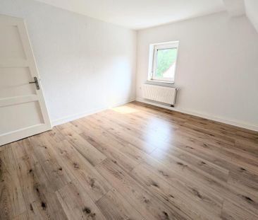 **Einziehen und wohlfühlen! +modernes Tageslichtbad +Laminat +weiße... - Photo 6