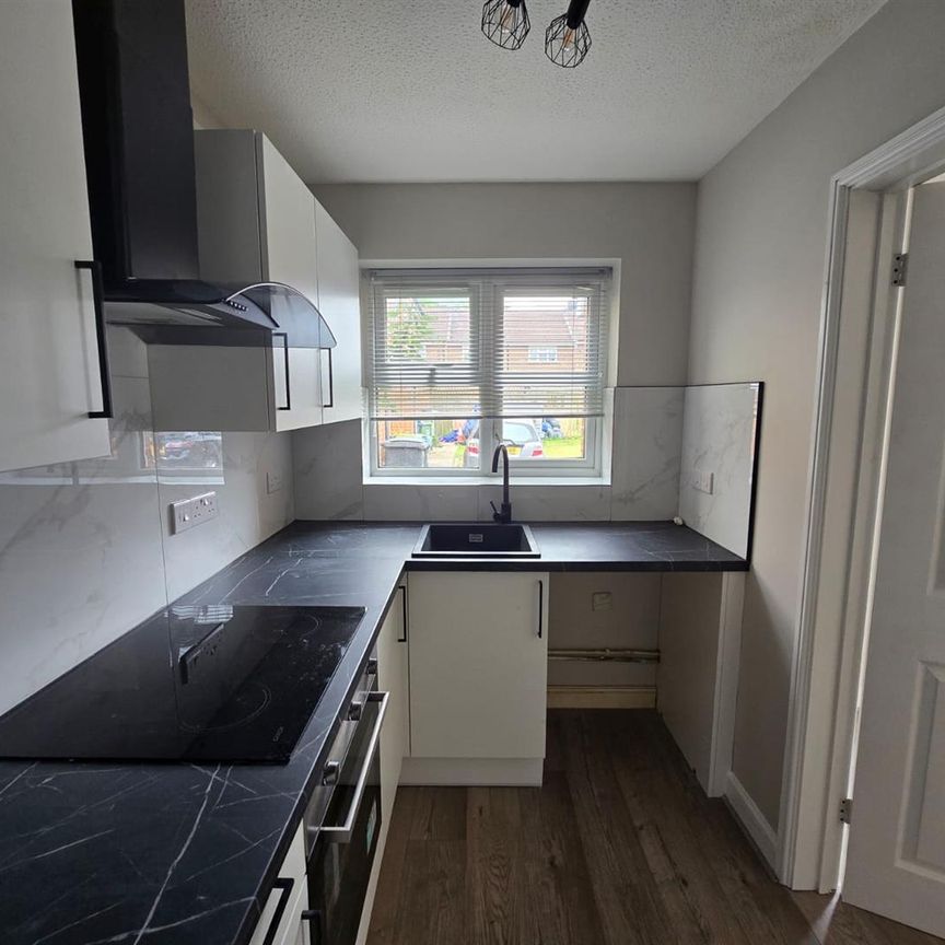 Springfield Place, New Malden KT3, London - Photo 1