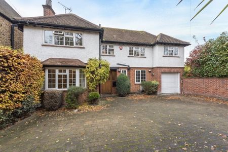 4 bedroom detached house to rent - Photo 2