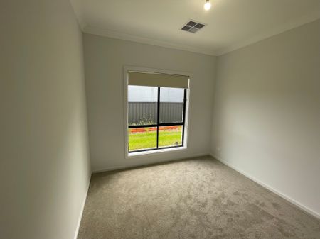 Spacious 3-Bedroom Family Home in the Heart of Tea Tree Gully! - Photo 3