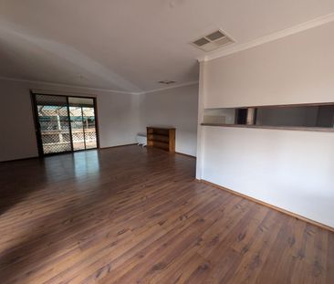 Large Tidy 2 Bedroom Home - Photo 4