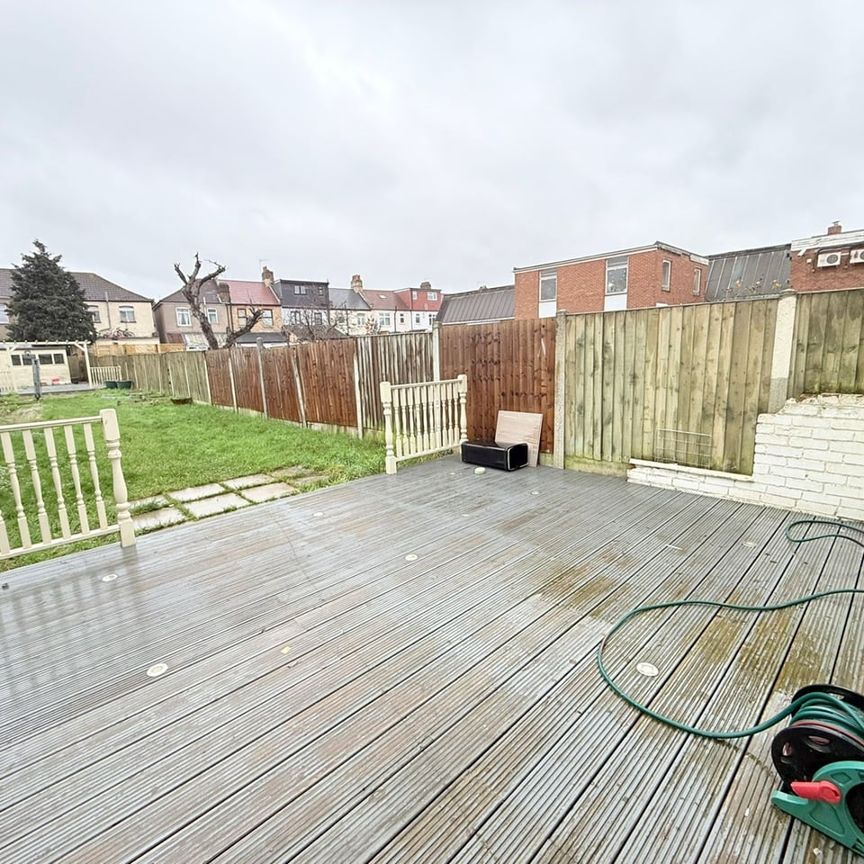 4 Bed Terraced House, Sunnyside Road, IG1 - Photo 1