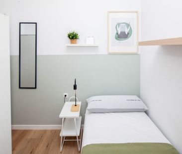 Carrer de Rodrigo de Pertegás, Valencia, Valencian Community 46023 - Photo 5