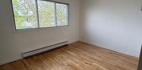 Anjou 4 1/2 rénové, haut de triplex détaché - Photo 2