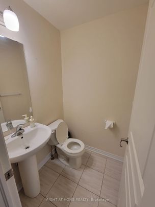 Condo Townhouse For Lease | X7308850 - Photo 1