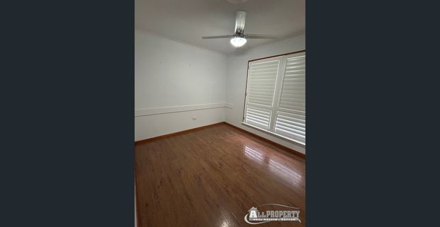 LARGE FAMILY HOME - CLOSE TO GOLF COURSE - Photo 1