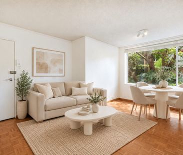 Modern 1-bedroom apartment in secure building - Photo 1