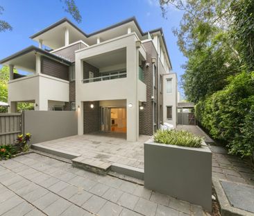 Contemporary living, huge oversized courtyard to enjoy, secure park... - Photo 3