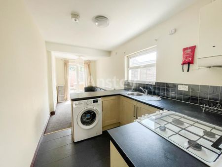 5 bedroom terraced house to rent - Photo 2