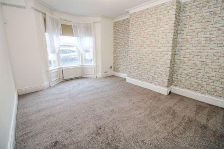 2 bed lower flat to rent in NE6 - Photo 2