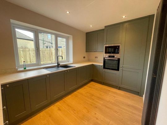 6 bedroom semi-detached house to rent - Photo 1