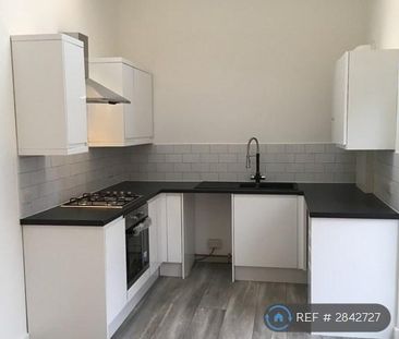 2 bedroom end of terrace house to rent - Photo 2