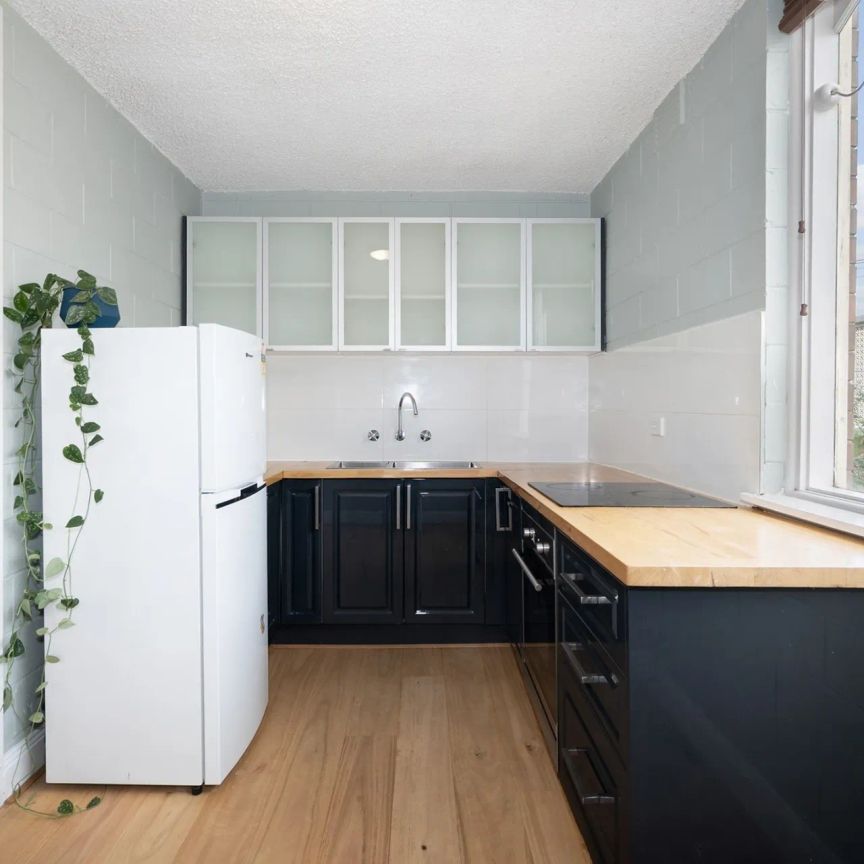 Two-Bedroom Apartment Offering Contemporary Comfort in Abbotsford's Most Connected Location - Photo 1