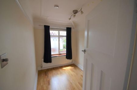 4 bedroom semi-detached house to rent - Photo 2