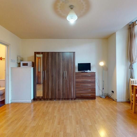 Studio to rent - Photo 1