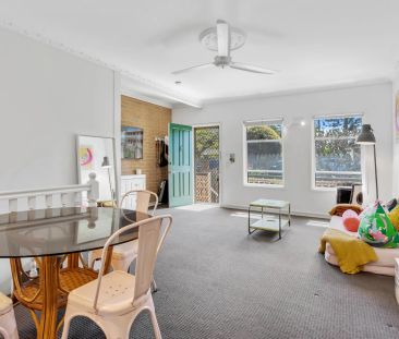 Spacious 2-Bedroom Townhouse, 250 metres to the beach – Water & Law... - Photo 6