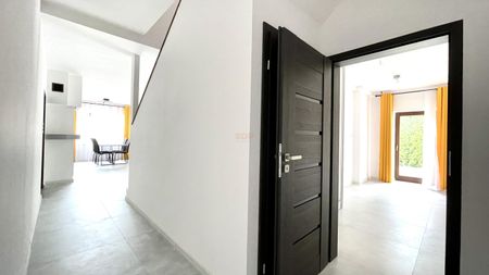 Przestronny dom na zamkniętym osiedlu - Photo 2