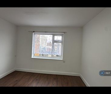 3 bedroom maisonette to rent - Photo 4