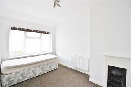 Lyminton Road, Dagenham, Essex, RM8 1RR - Photo 4