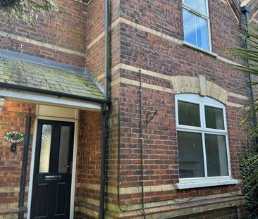 We are delighted to present this charming three-bedroom semi-detach... - Photo 5