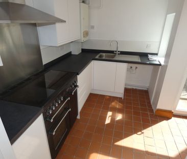 2 bed Terraced - To Let - Photo 4