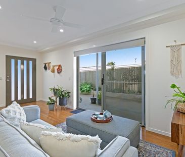 Spacious Home with Beautiful Ocean Views! - Photo 4