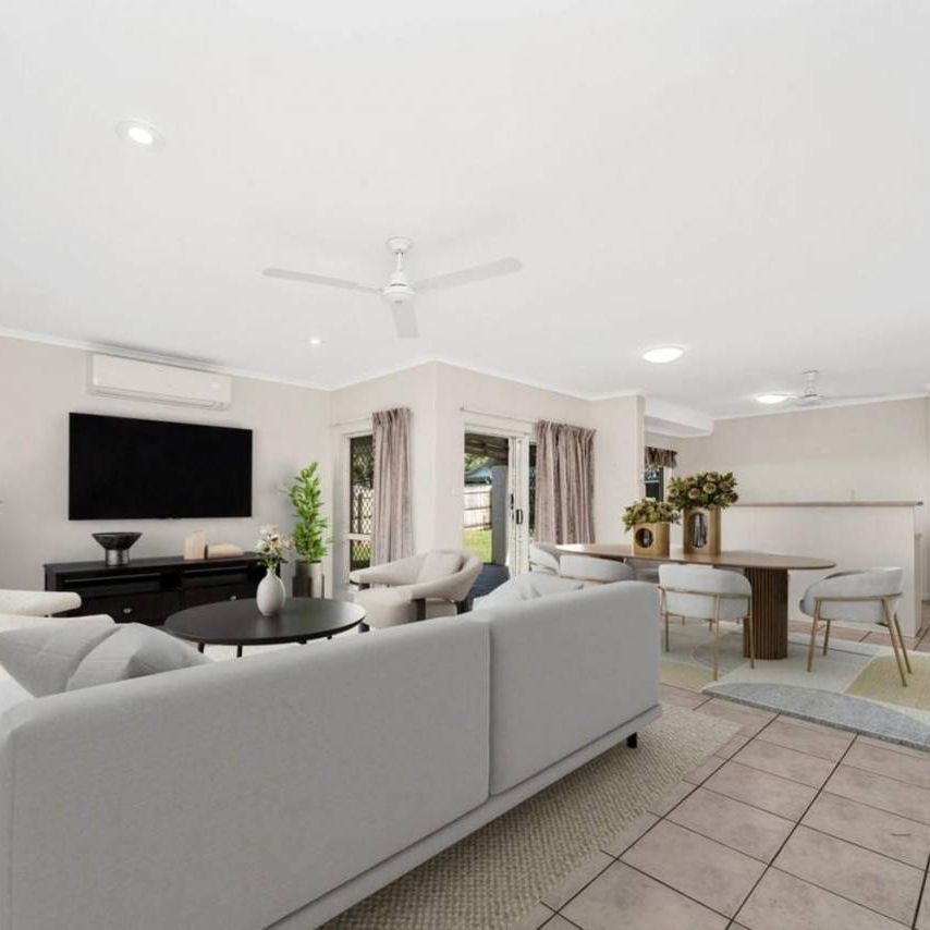 Low Maintenance and Airconditioned - Opposite Park - Top Location - Photo 1