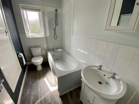 2 bedroom semi-detached house to rent - Photo 5