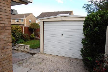 3 bedroom semi-detached house to rent - Photo 4