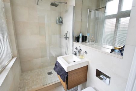 2 Bedroom Flat - Photo 2