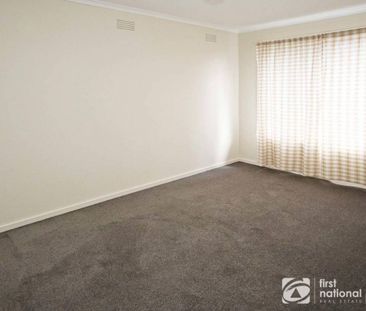 Well presented 3 bedroom home - Photo 4