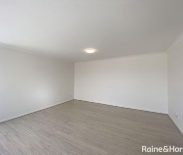 3 Bedroom Home with Ensuite! - Photo 1