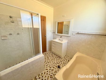 Spacious 2-Bedroom Unit in Prime Location - Photo 5