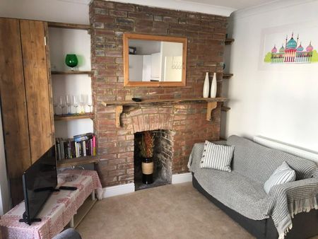 1 Bed Flat, Broad Street, BN2 - Photo 2