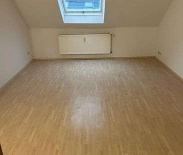 Schöne 4,5 Zimmer Dachgeschoss wohnung in Gelsenkirchen Bismarck - Photo 1