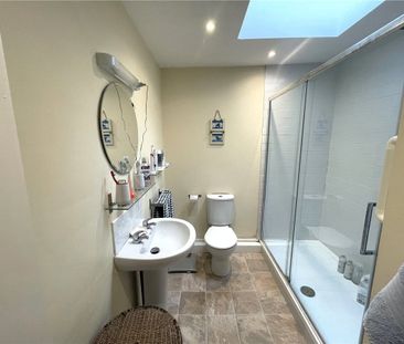 Available late December, Hill Top House is a welcoming three bedroo... - Photo 3