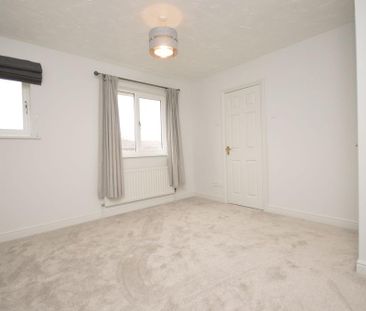 3 bedroom end of terrace house to rent - Photo 3