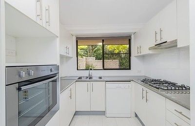 Three-bedroom Townhouse in Prime Wollstonecraft Location - Photo 3