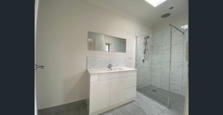 GEORGOUS TWO BEDROOM COTTAGE - Photo 4