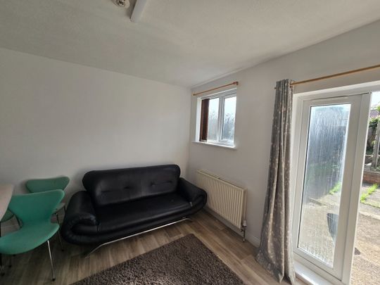 4 Bed Semi-Detached House, Wades Road, BS34 - Photo 1