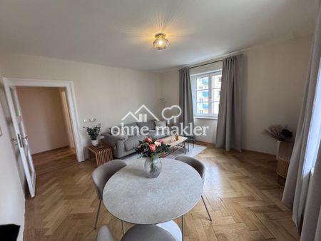 Denkmalgeschützter Altbau mit Charakter: Hohe Decken, viel Licht, stilvoll möbliert - Foto 3