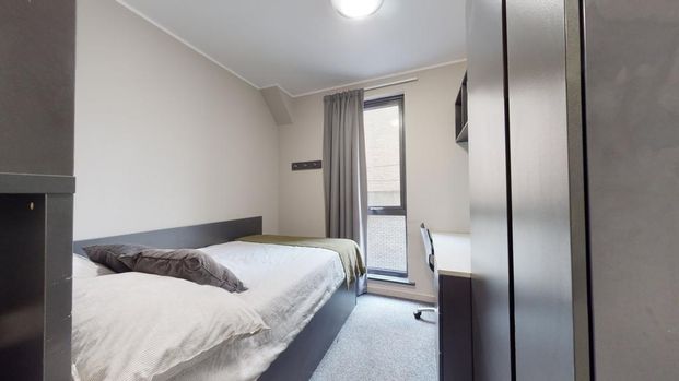 5 bedroom flat to rent - Photo 1