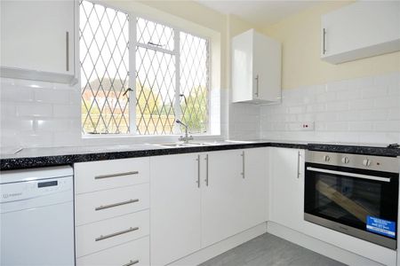 A two double bed and one single bed house set next to Tiffin Girls' School. Ideally situated for transport to Richmond and Kingston. Close to all amenities of Ham Parade and close to River. Available mid November. - Photo 5