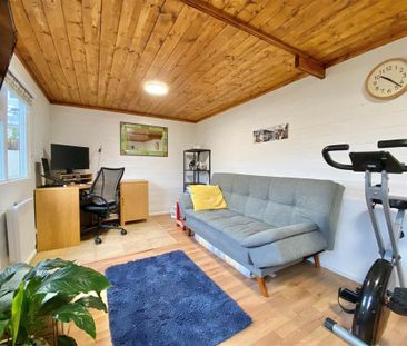 4 bedroom detached house to rent - Photo 3