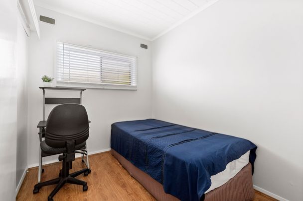 Stylish Fully Furnished 1-Bedroom Unit in a Prime Wantirna South Location - Photo 1