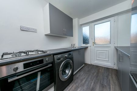 RBAOD LANE CLOSE BRAMLEY LEEDS LS13 2UD - Photo 4