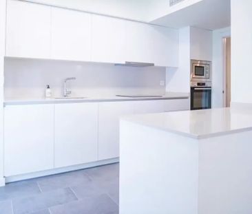 Passeig de la Zona Franca, Barcelona, Catalonia - Photo 2