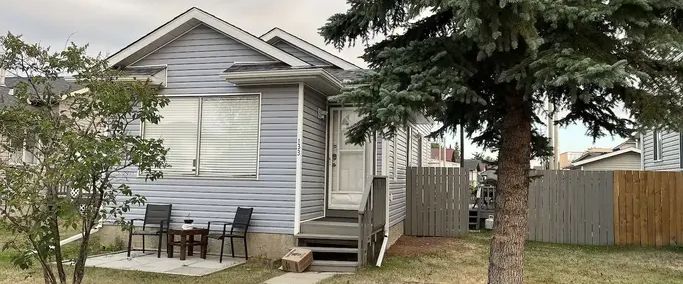 Whole house for rent in Taradale | Calgary - Photo 1